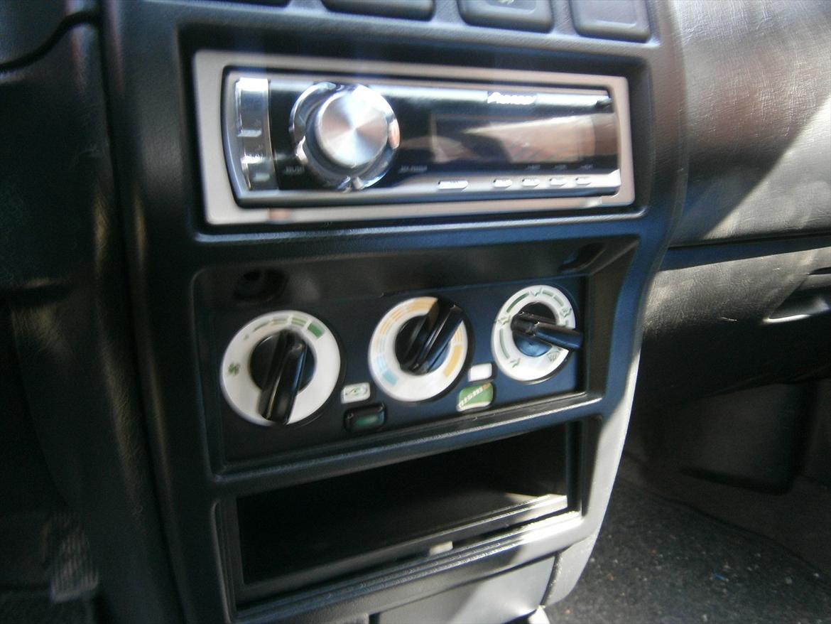 Nissan almera sr billede 4