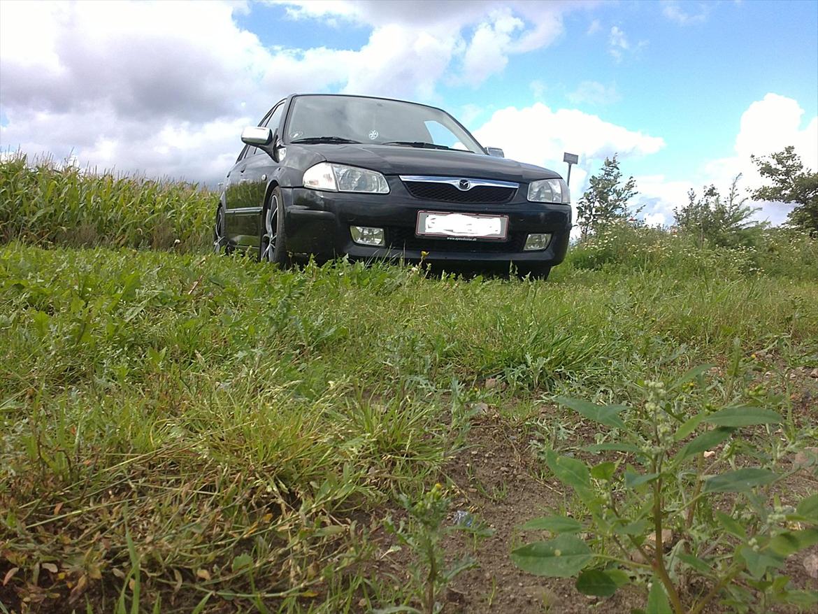 Mazda 323F STC SOLGT billede 1