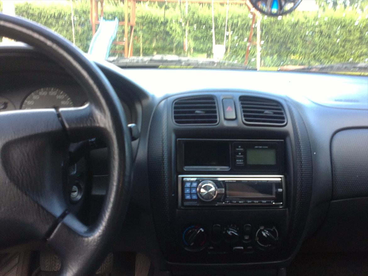 Mazda 323F STC SOLGT billede 2