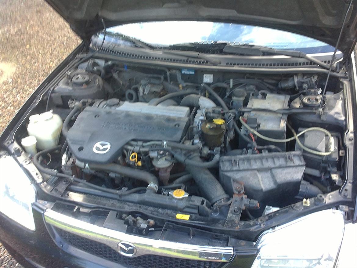 Mazda 323F STC SOLGT billede 3