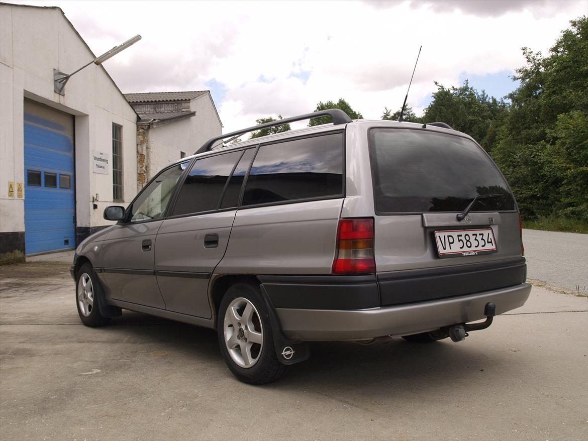 Opel Astra 1,6 Caravan billede 4