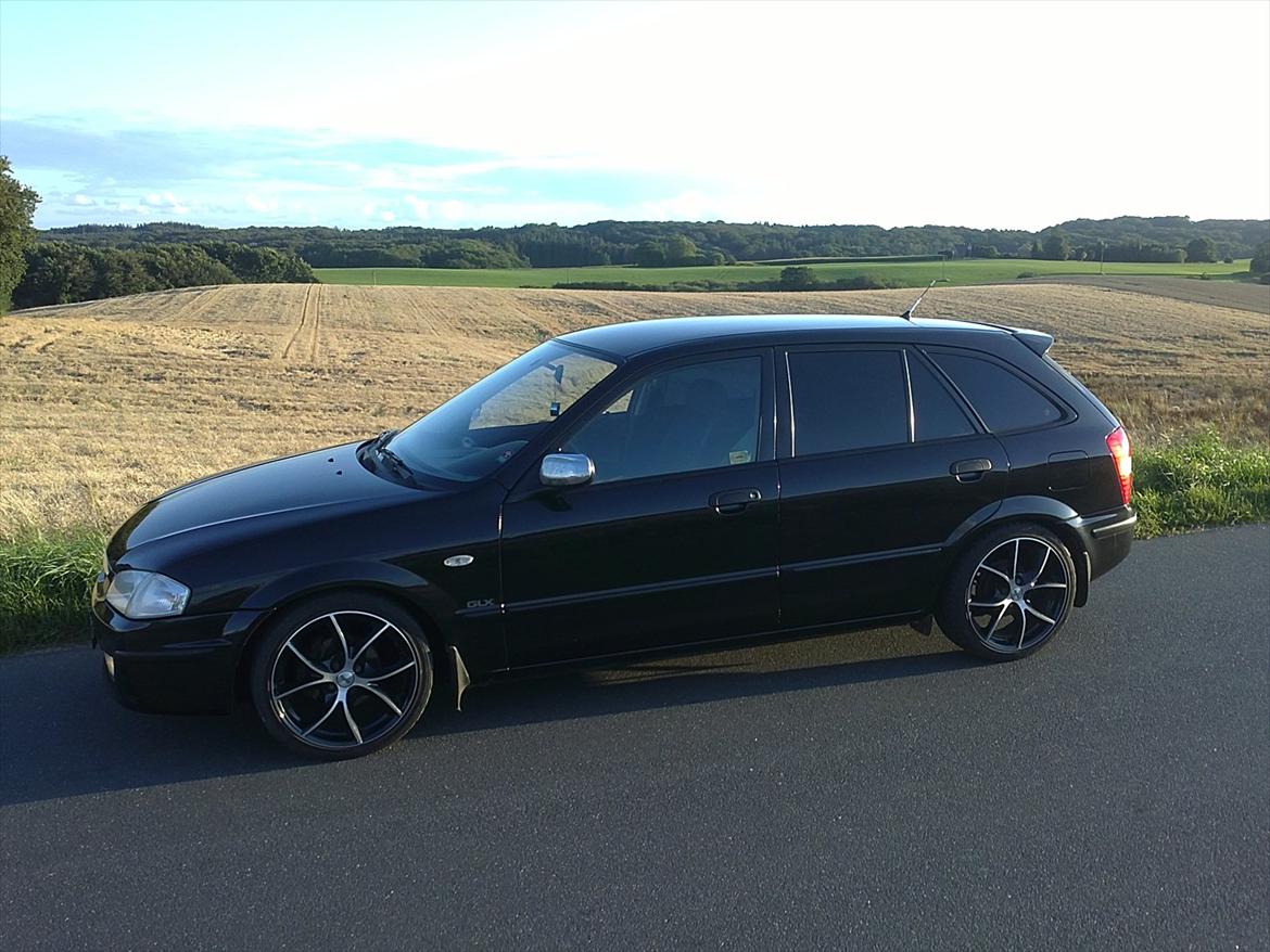 Mazda 323F STC SOLGT billede 9