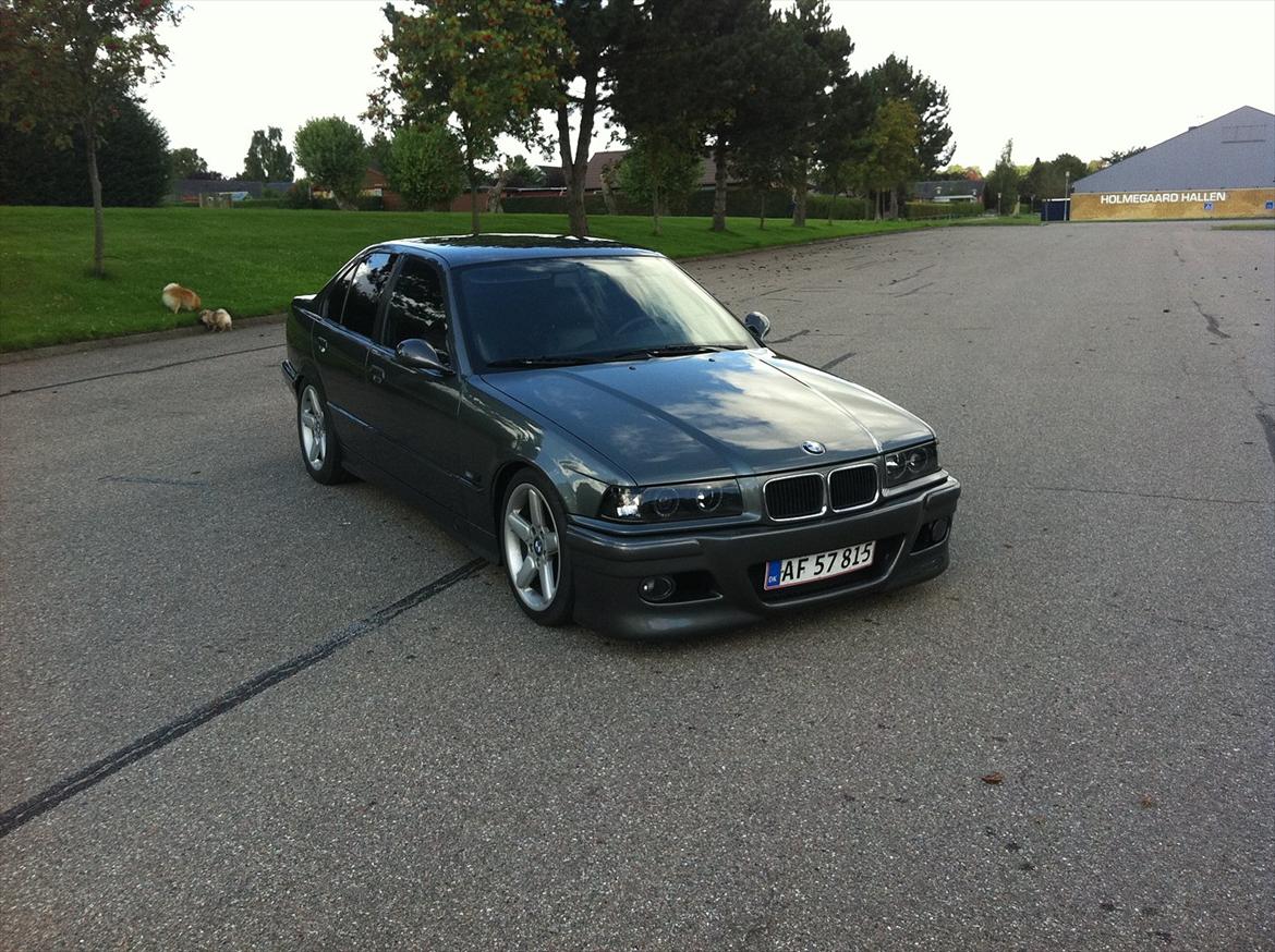 BMW 320 billede 1