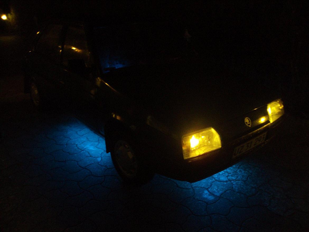 Skoda Favorit 135L [SKROTTET] - Neonlys under billede 14