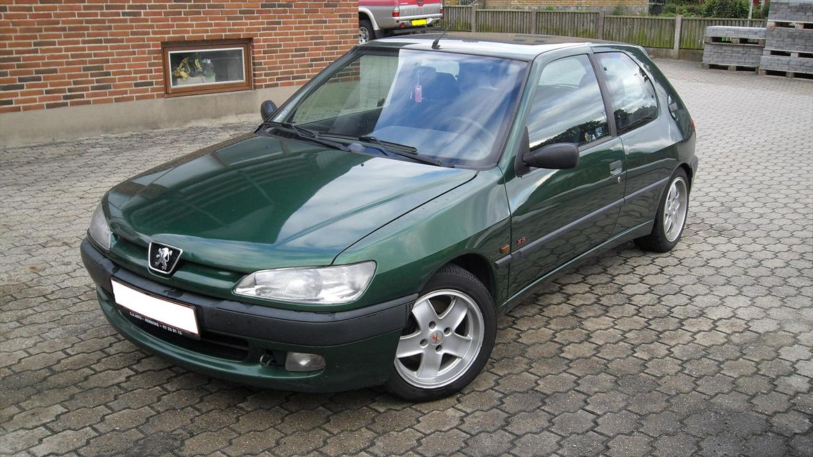 Peugeot 306 XS - Peugeot'en skråt forfra billede 1