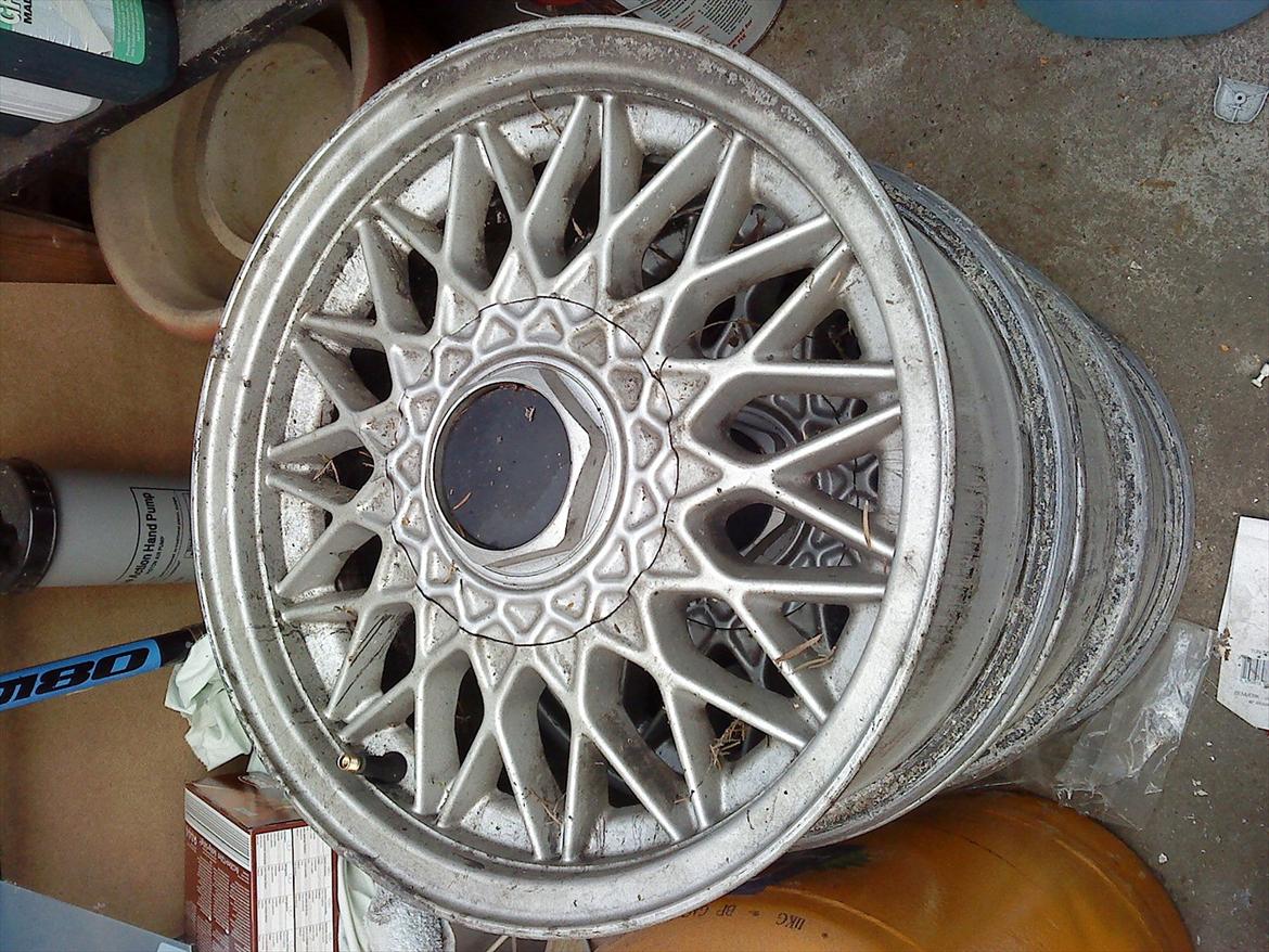 VW Derby S *SOLGT* - Så er der nye fælge, BBS 6,5x14" bliver renset og malet guld :) billede 12