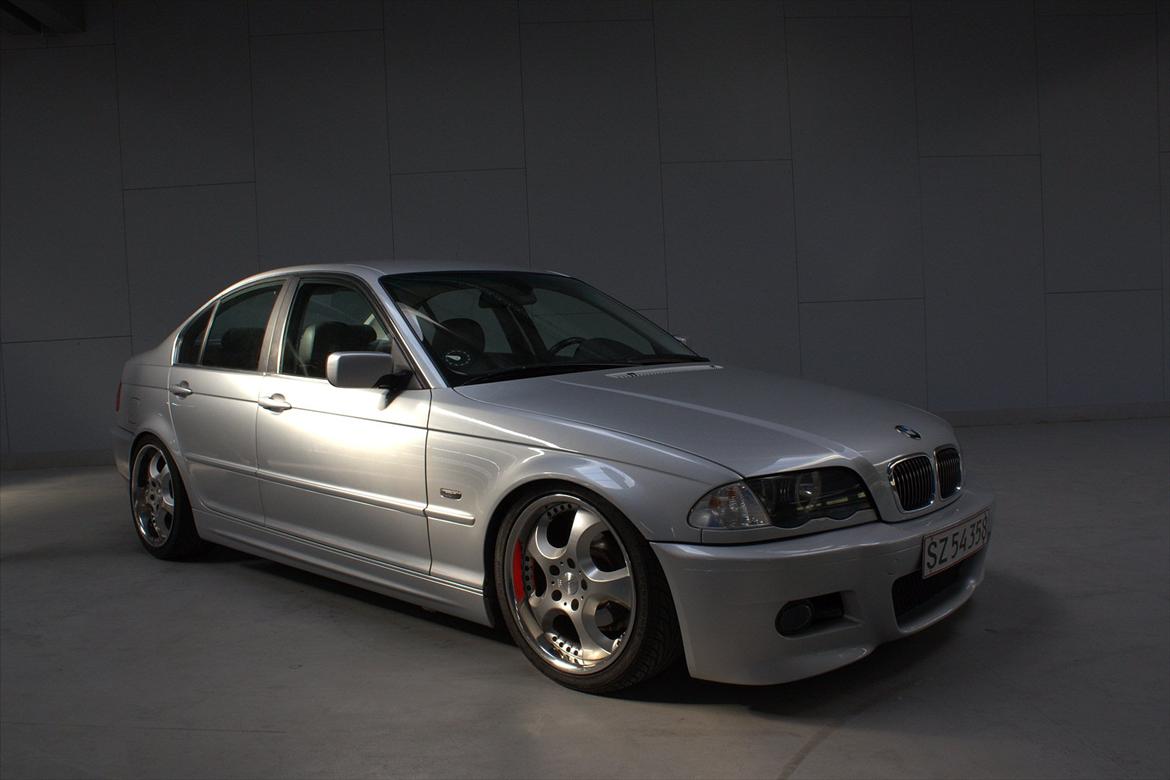 BMW E46 323i billede 1