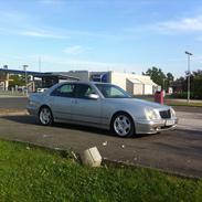 Mercedes Benz E 220 CDI