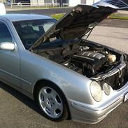 Mercedes Benz E 220 CDI