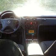 Mercedes Benz E 220 CDI