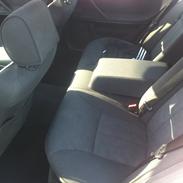 Mercedes Benz E 220 CDI