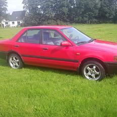 Mazda 323 1.3i GALLA Solgt