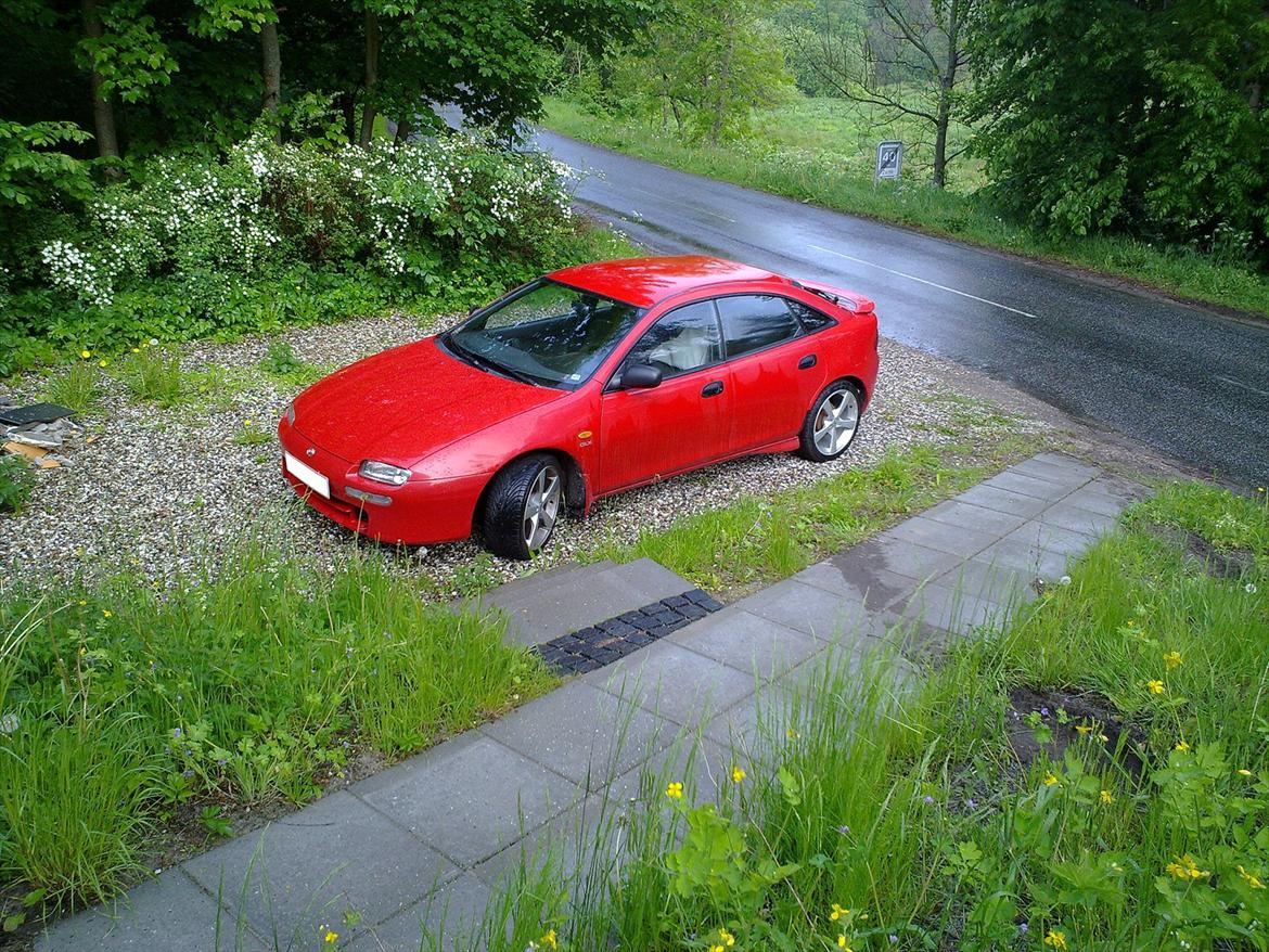 Mazda 323F BA Hatch 5 døre billede 2