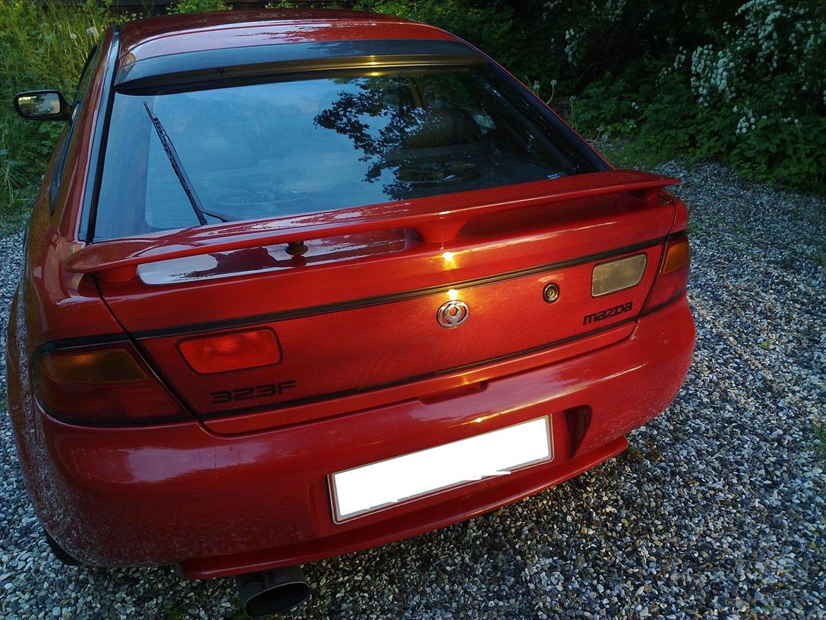 Mazda 323F BA Hatch 5 døre billede 5
