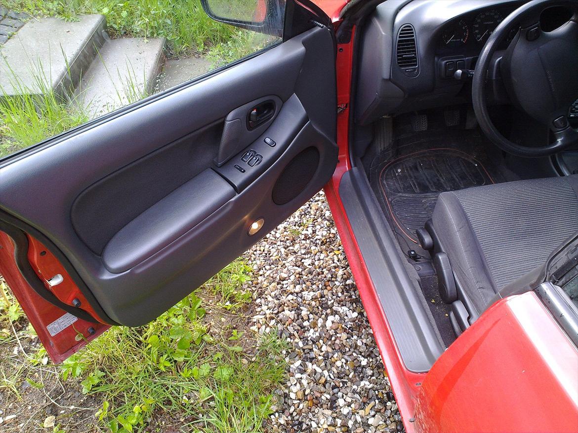 Mazda 323F BA Hatch 5 døre billede 8