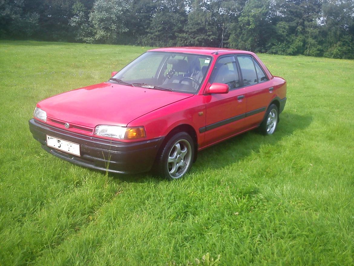 Mazda 323 1.3i GALLA Solgt - MAZDAEN :) billede 1
