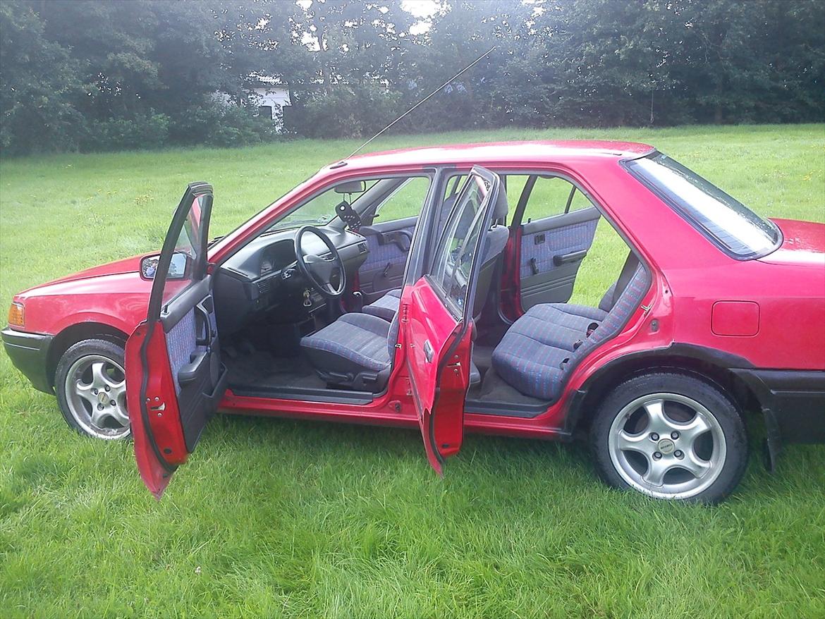 Mazda 323 1.3i GALLA Solgt billede 9