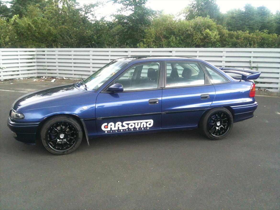 Opel Astra f 1.6 sedan billede 13