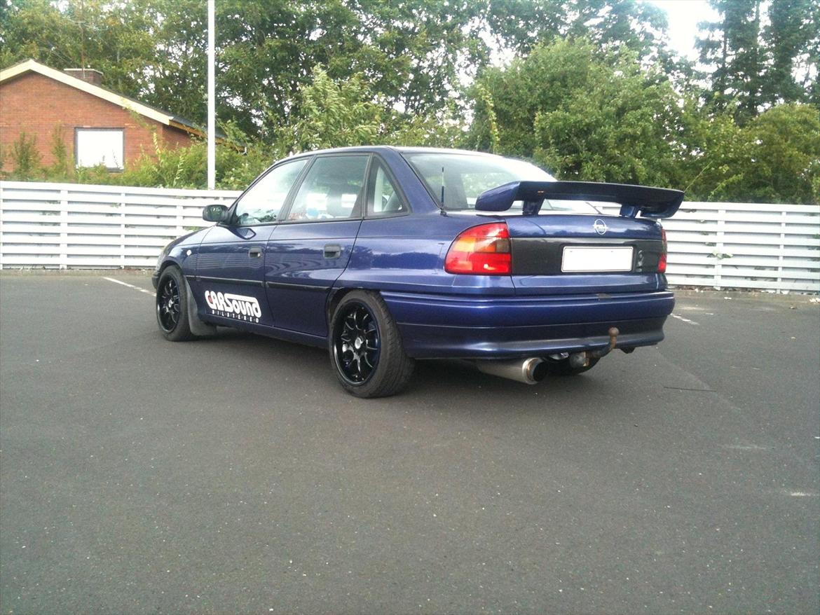 Opel Astra f 1.6 sedan billede 17