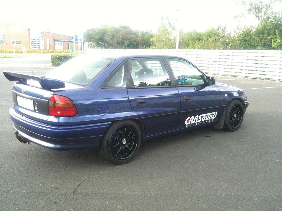 Opel Astra f 1.6 sedan billede 18