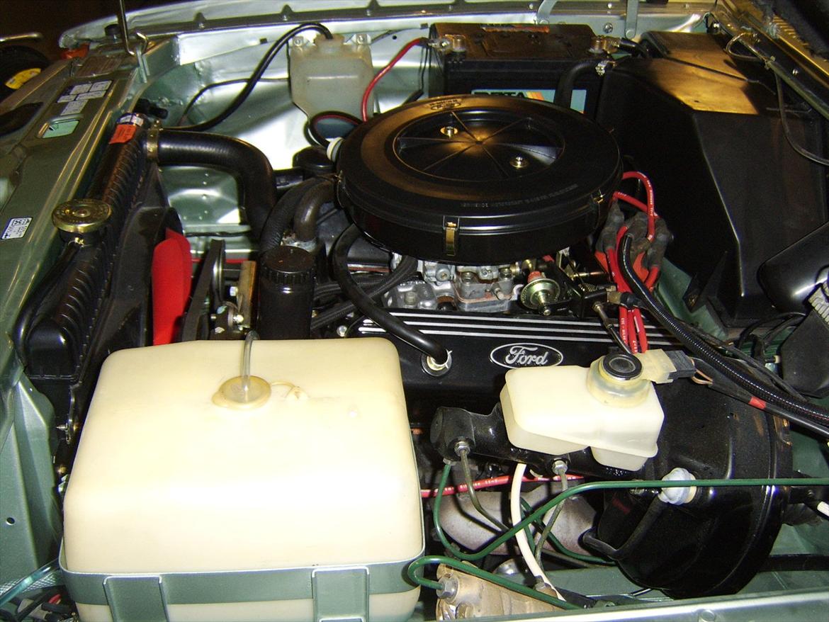 Ford Taunus 2,0 Ghia "solgt" - Alu ventil dækslerne er fra Scorpio og er det eneste uoriginale på bilen. Men de ser bedre ud og holder ikke mindst TÆT for olie.  billede 15