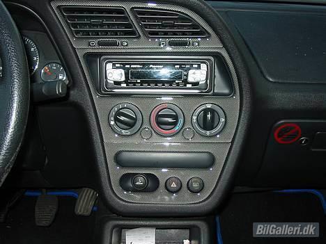 Peugeot 306 1,4 glx - Har sat carbonlook interiør i pynter da lidt billede 16