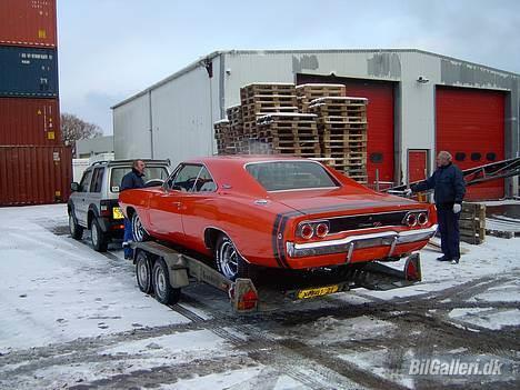 Chevrolet Camaro - Ikke det fedeste vejr at køre sin nye bil hjem i. Og ja farven er præcis den samme som Generalen i "The Dukes of Hazzard" billede 14