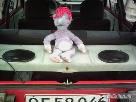 Zastava Yugo SOLGT - ja hvem kender ikke ham. Harry bag i ved mine højtalere billede 6