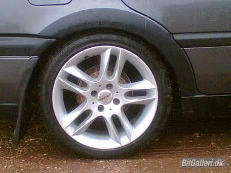 VW Vento 1.8 GL (solgt) - Godtnok kun 16", men der skal ikke meget til før de går på skærmene billede 6