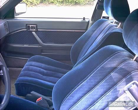 Toyota Camry 2,0 GLI - velour-indtræk... man skal sidde godt når man kører. billede 6