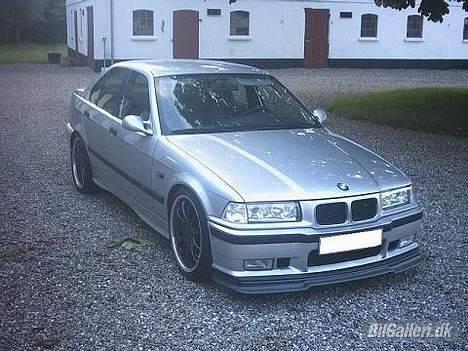 BMW E36 - Bilen i gårdspladsen..  billede 1