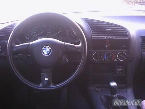 BMW E36 - Bemærk.. Radioen er forrsvundet.. Ligesom tyven.. billede 4