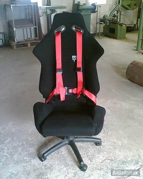 Ford Escort CLX  * SOGLT* - også er der min hjemmelavet konterstol.. den sider man sku godt i... :-D billede 10