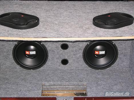 Opel Kadett E * DØD* - Så kom de nye subs i.  Jbl GT4 1000 watt :) 2 stk det er noget der spiller :) billede 11