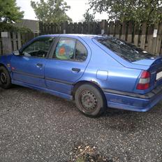 Nissan Primera SRI (P10)