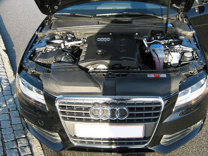 Audi A4  - Motorrum billede 8