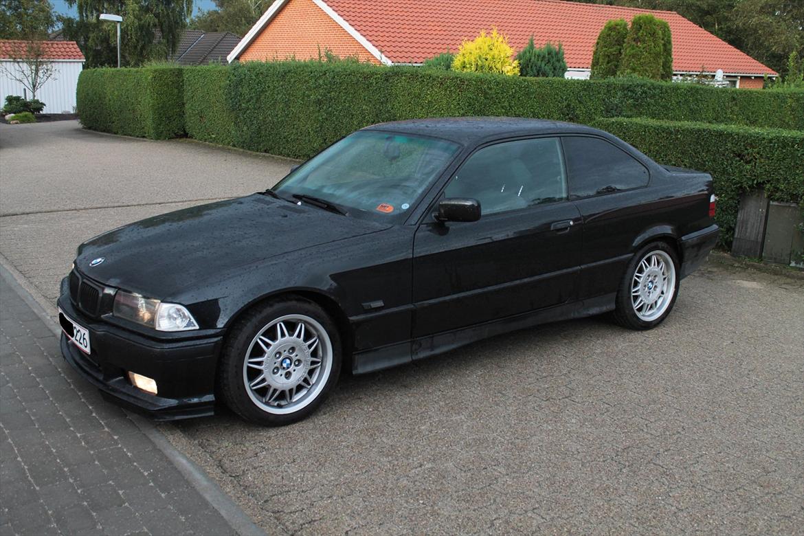 BMW 320i coupe "SOLGT" billede 1