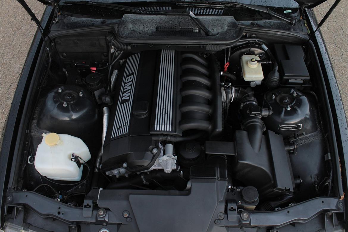 BMW 320i coupe "SOLGT" billede 9