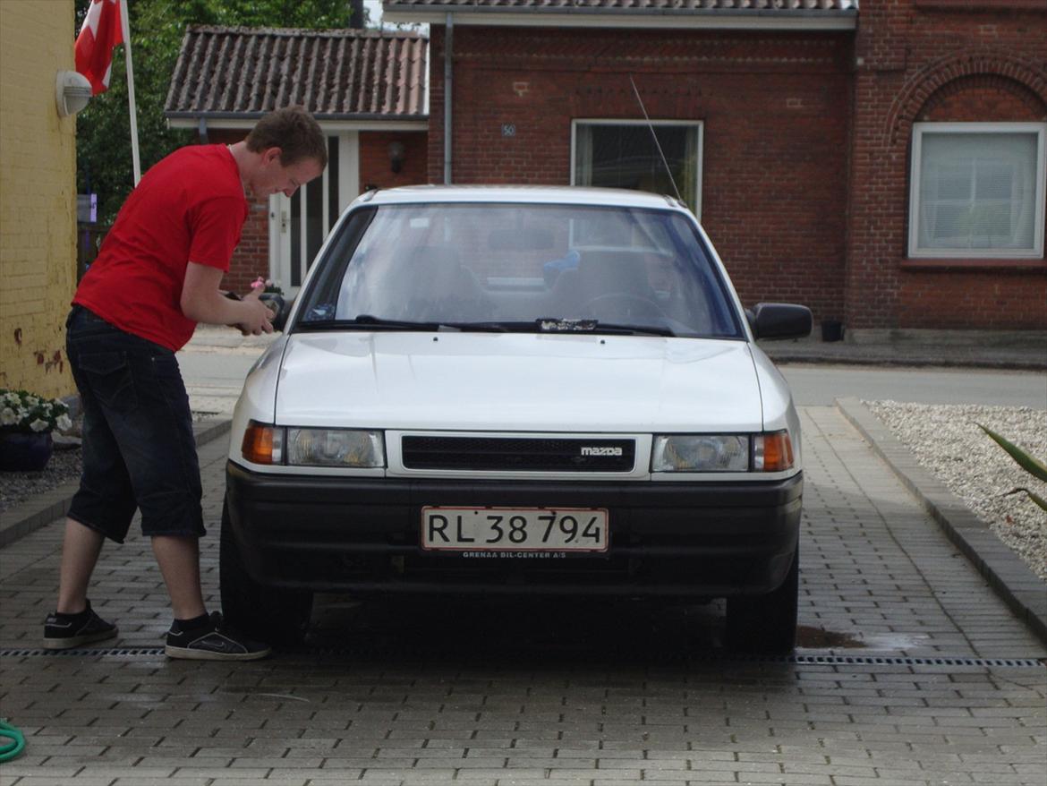 Mazda 323 1,6 Solgt billede 1