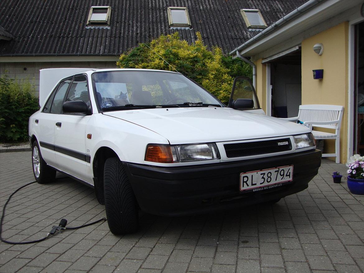 Mazda 323 1,6 Solgt billede 2