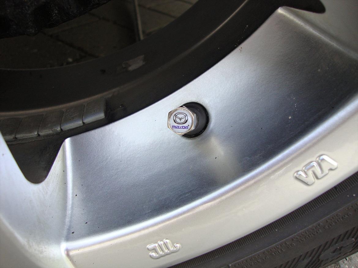 Mazda 323 1,6 Solgt billede 3