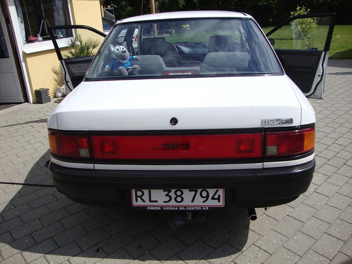 Mazda 323 1,6 Solgt billede 8