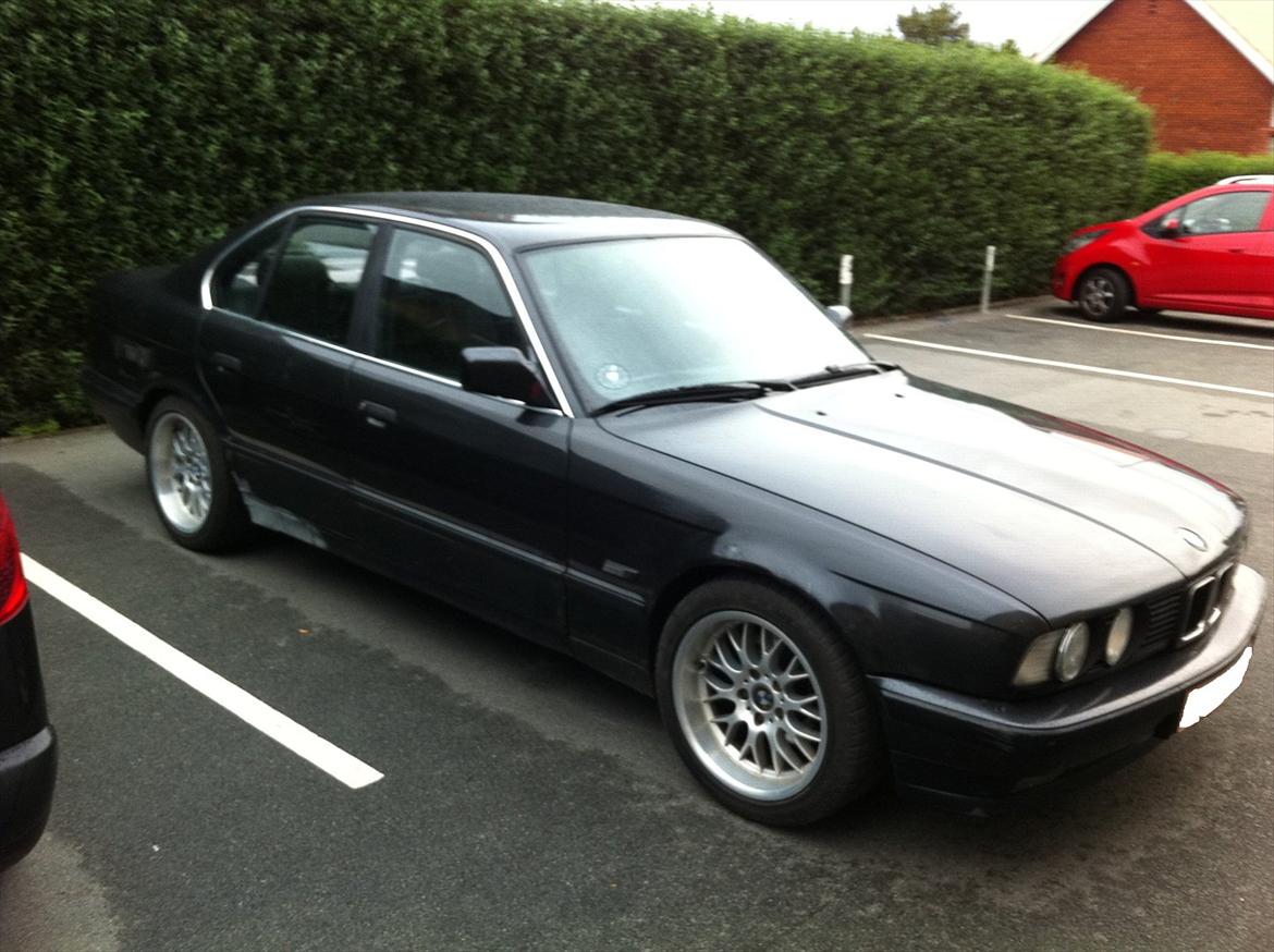 BMW E34 520i "SOLGT" billede 1