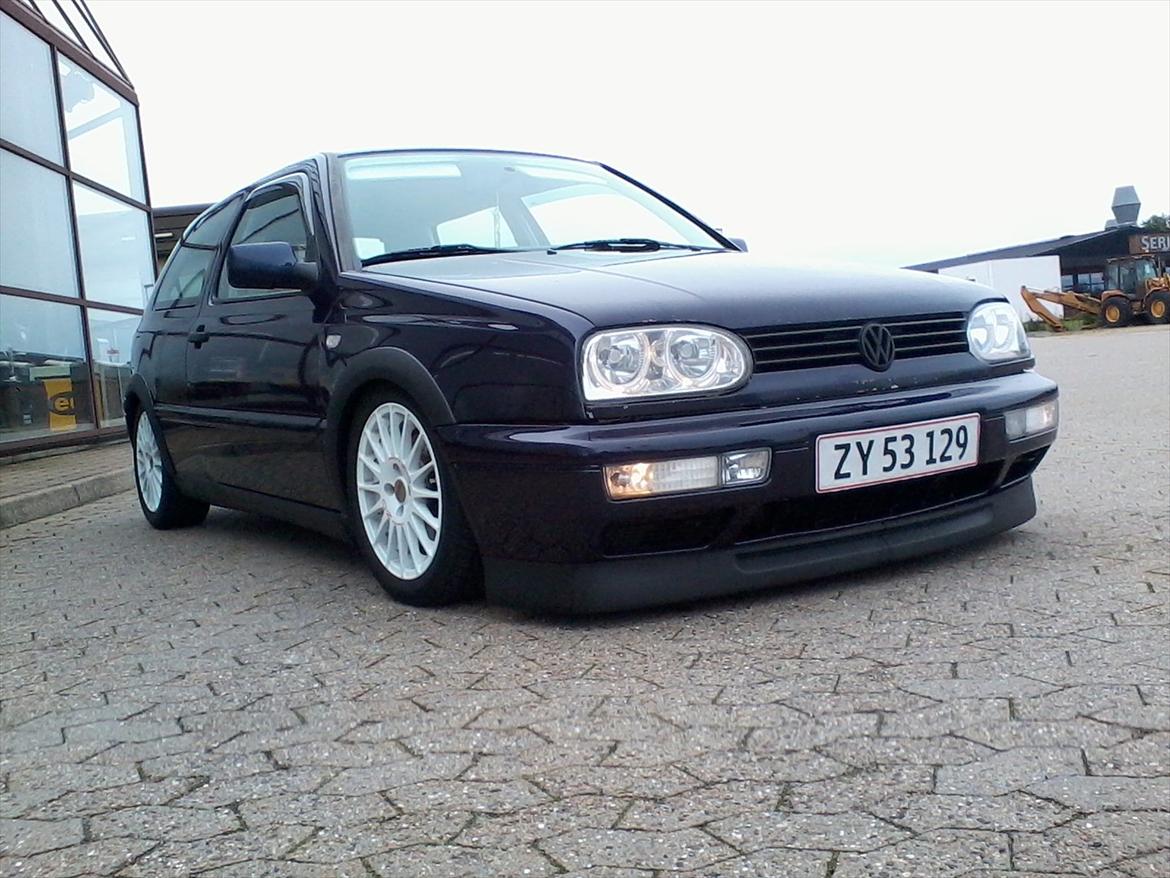 VW Golf III 1.9 TDI Highline *SOLGT* - Er glad for de hvide fælge! billede 2