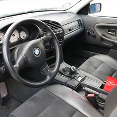 BMW E36 320i
