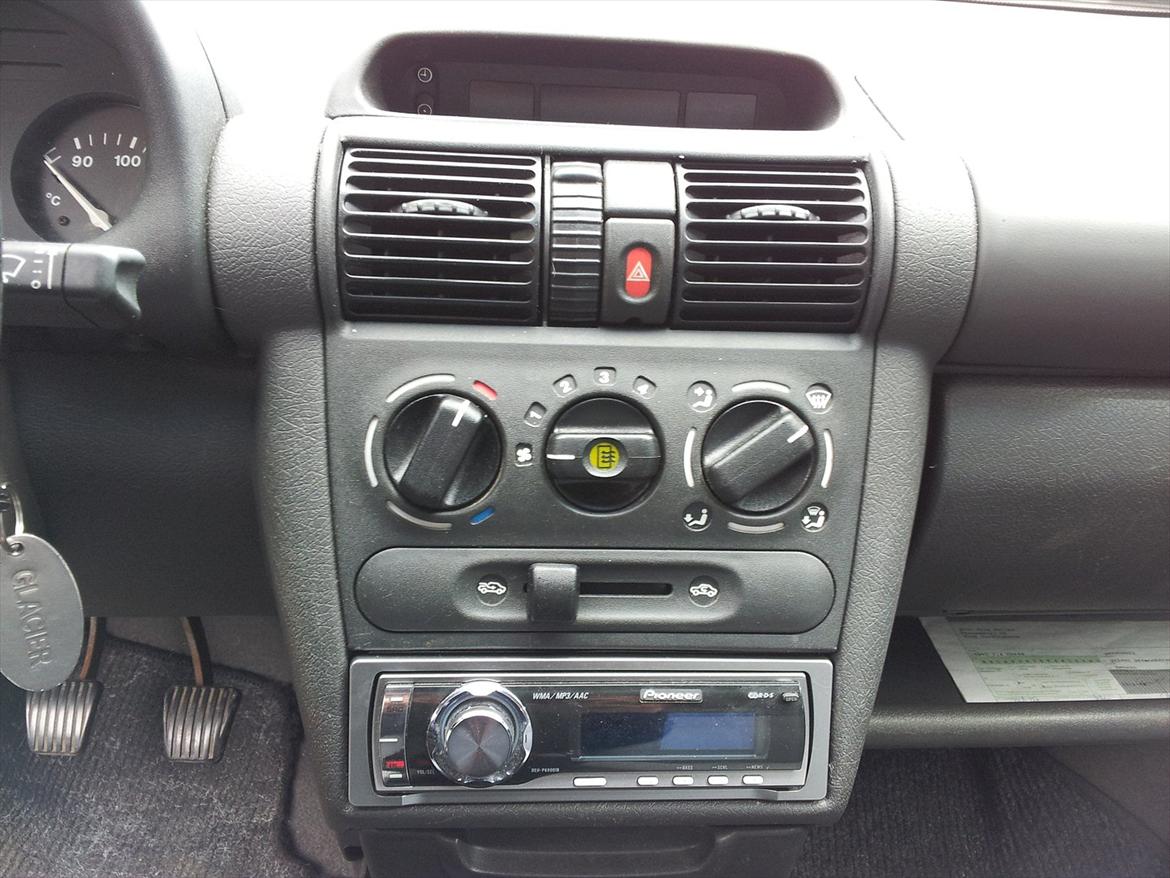 Opel Corsa B 1,4 Swing 5 dørs SOLGT billede 12