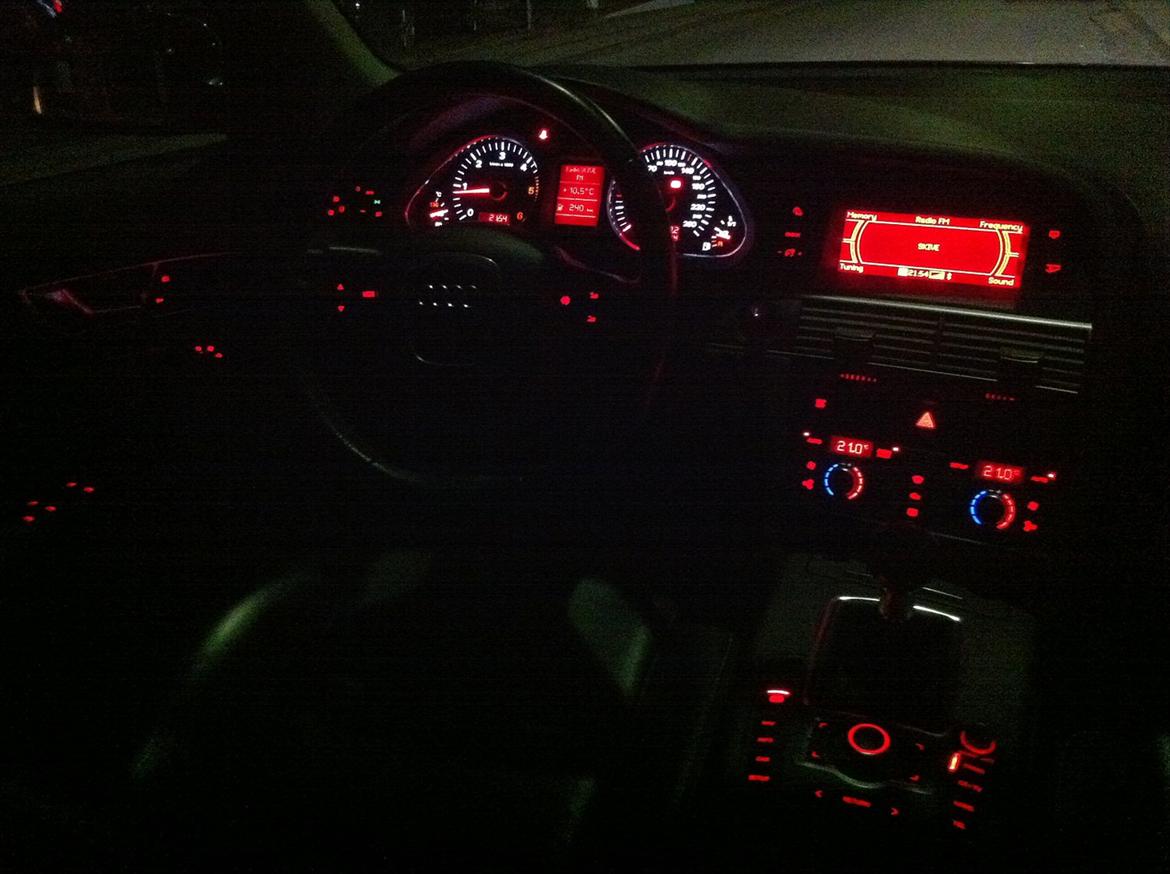 Audi A6 2,7 TDI S-Line *Solgt* - Her er lige et billede fra kabinen ved aftentid. billede 14