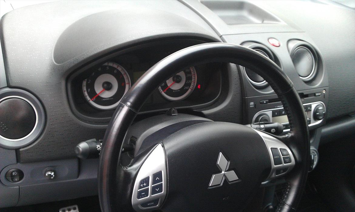 Mitsubishi Colt 1.5t ralliart ***SOLGT*** billede 4