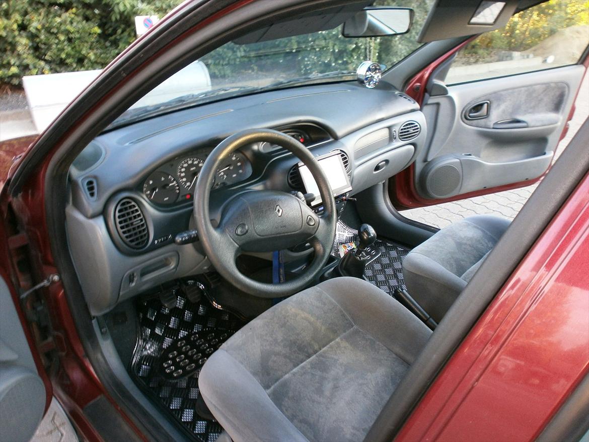 Renault megane solgt billede 11