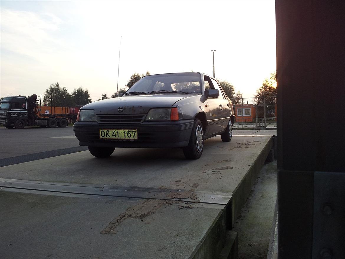 Opel Kadett E Sedan billede 2